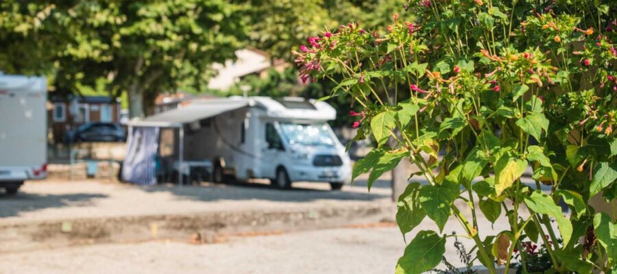 Enjoy a short stay in Lyon and at the campsite