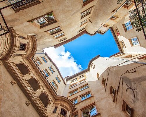 Explore Lyon's traboules with mobile applications