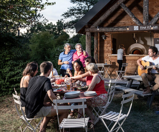 Family meeting in Lyon: the camping option