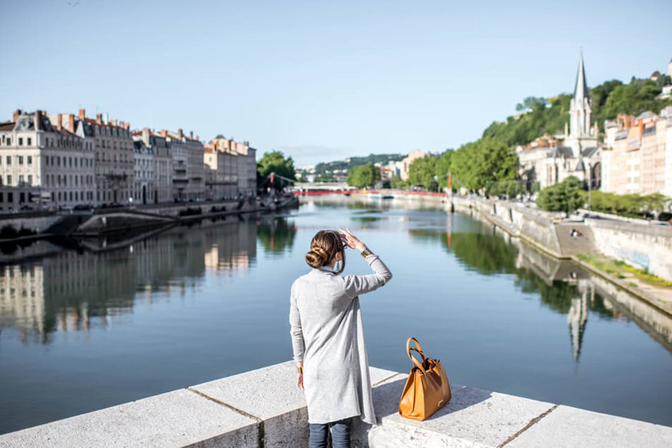 Intermediate stop in Lyon during his trip on vacation
